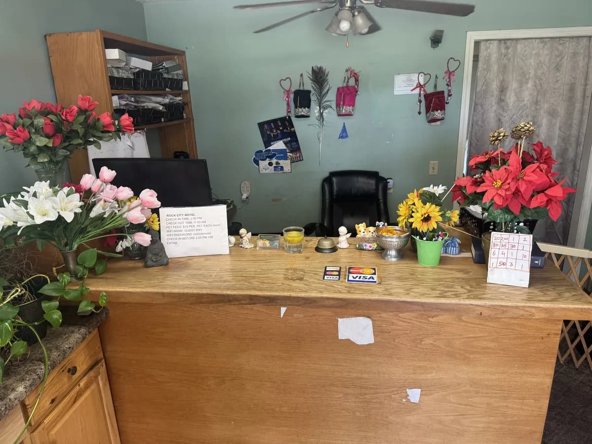 Rock City Motel office as the customer sees it when they walk in